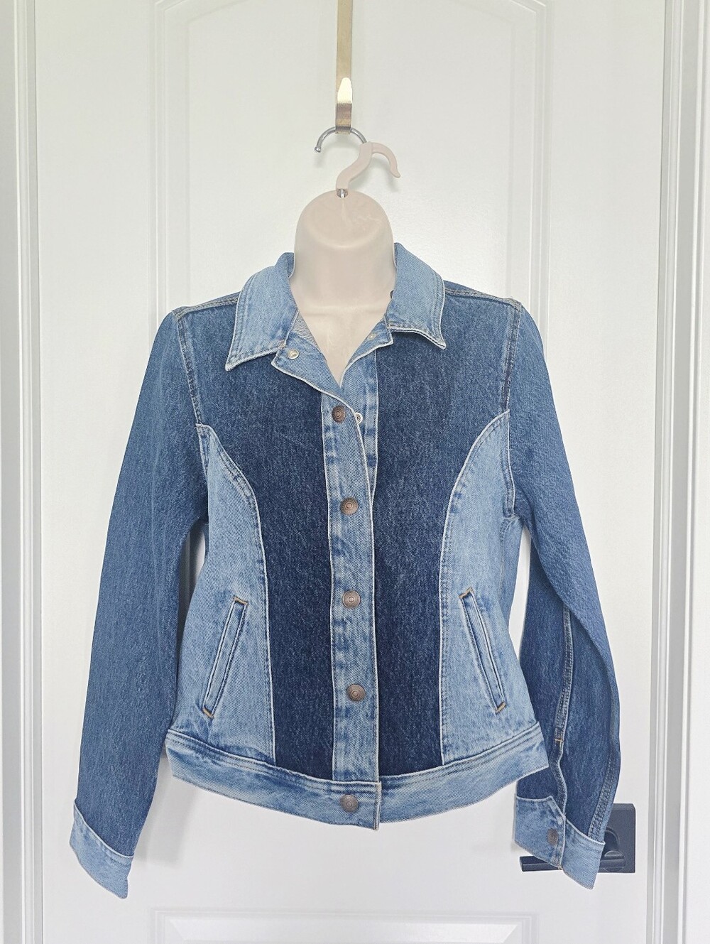 NWT Levi's Two-Tone Blue Denim Jacket Sz Medium